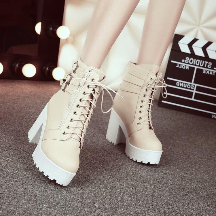 Elegante Kurzstiefel mit Blockabsatz – Wildleder Edition